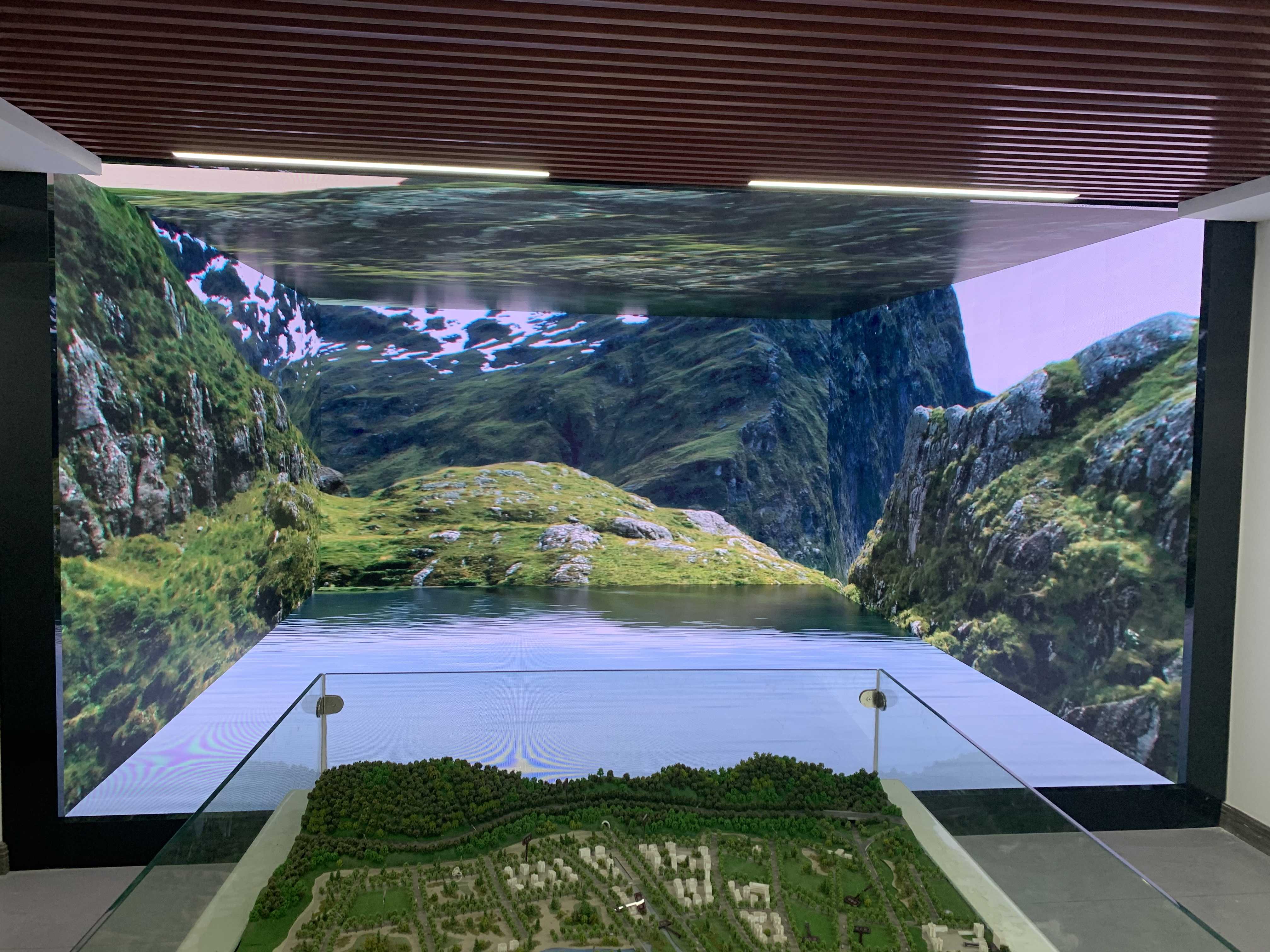 中建海龍展廳五面屏項目，沉浸式顯示屏，正面P2（4.16x2.24）左面P2（4.48x2.24）右面P2（4.48x2.24）天花P2（4.16x4.48）地面P2.5（4.16x4.48）