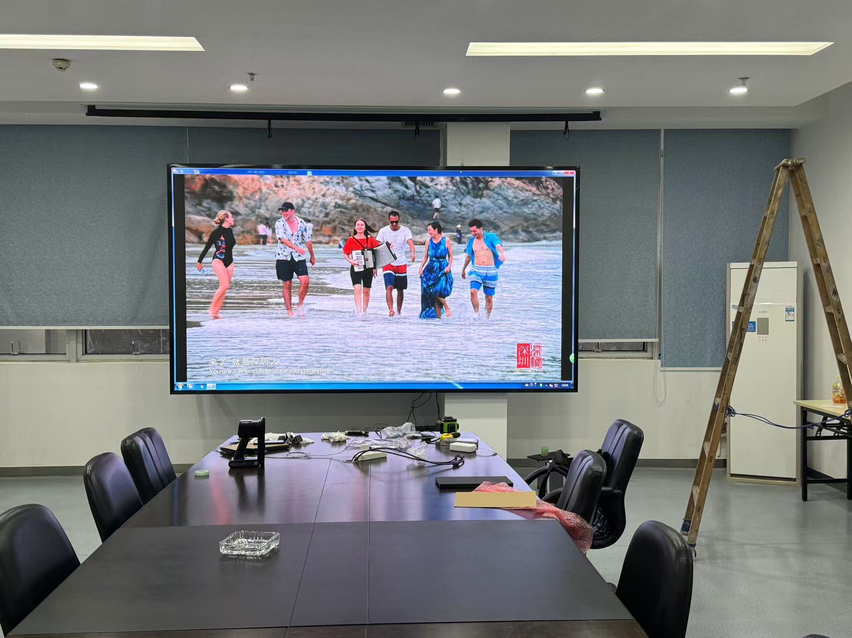 華陽(yáng)光電廠房會(huì)議室LED屏項(xiàng)目-KC1.8-3.2*1.76米